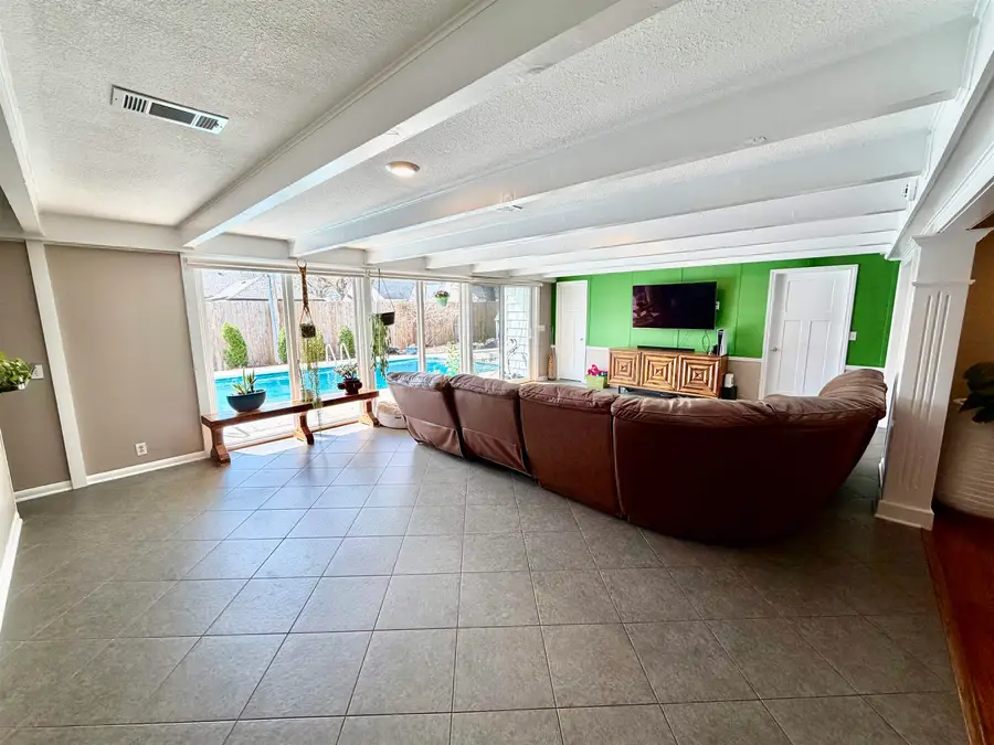 21 E Huntington St, Eastborough, KS 67206 - #3