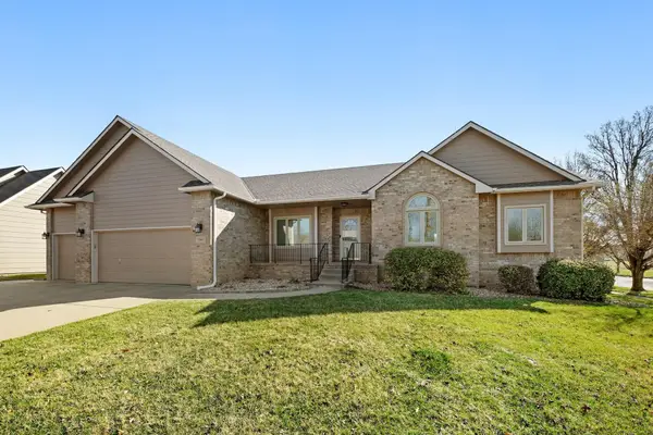 1002 N Cedar Downs Cir, Wichita, KS 67235-1955