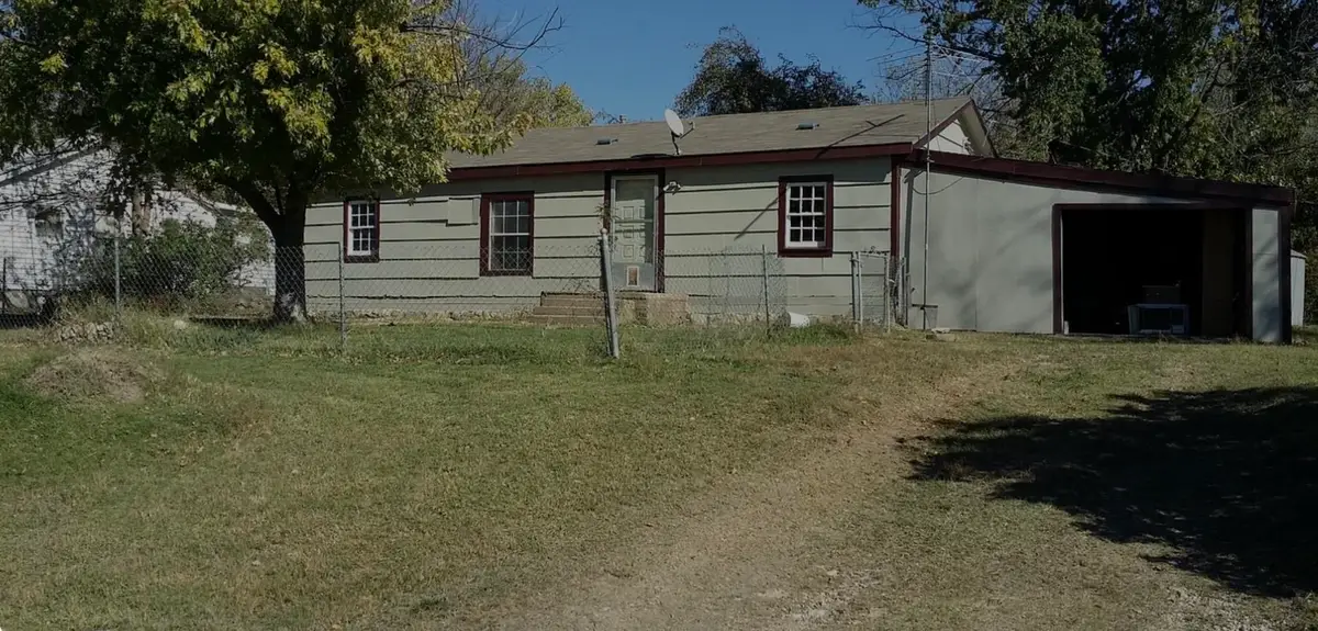 604 N Michigan St, Winfield, KS 67156 - #1