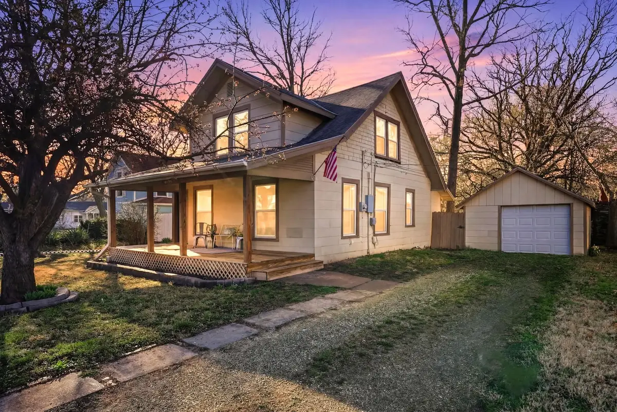 911 W 3rd Ave, El Dorado, KS 67042 - #1