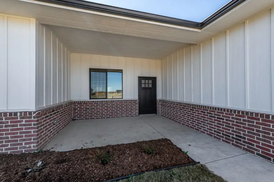 701 E Elmwood St, Park City, KS 67147 - #3