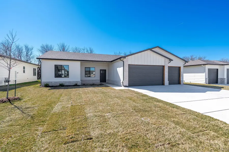 713 E Elmwood St, Park City, KS 67147 - #2