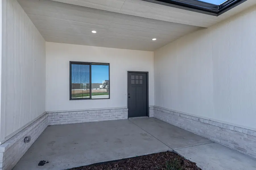 713 E Elmwood St, Park City, KS 67147 - #3