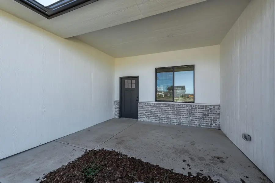 707 E Elmwood St, Park City, KS 67147 - #3