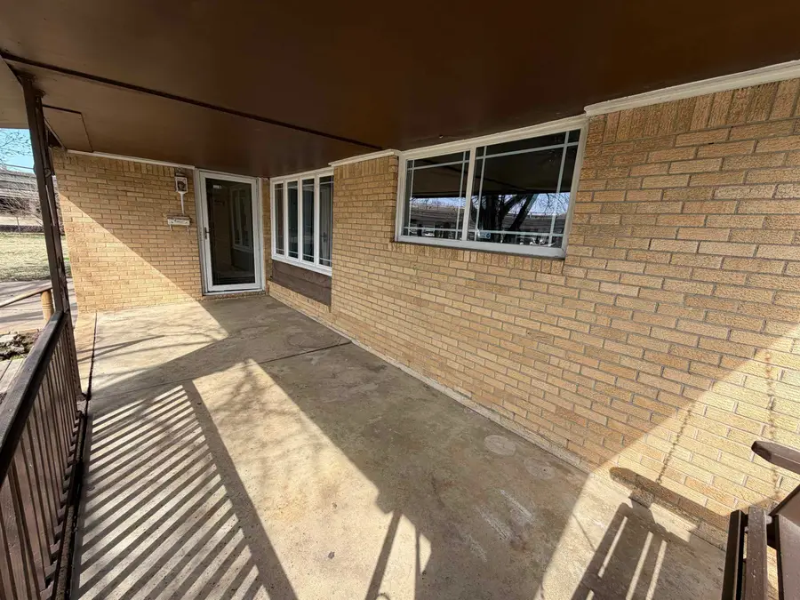 2202 E Blake St, Wichita, KS 67211 - #3