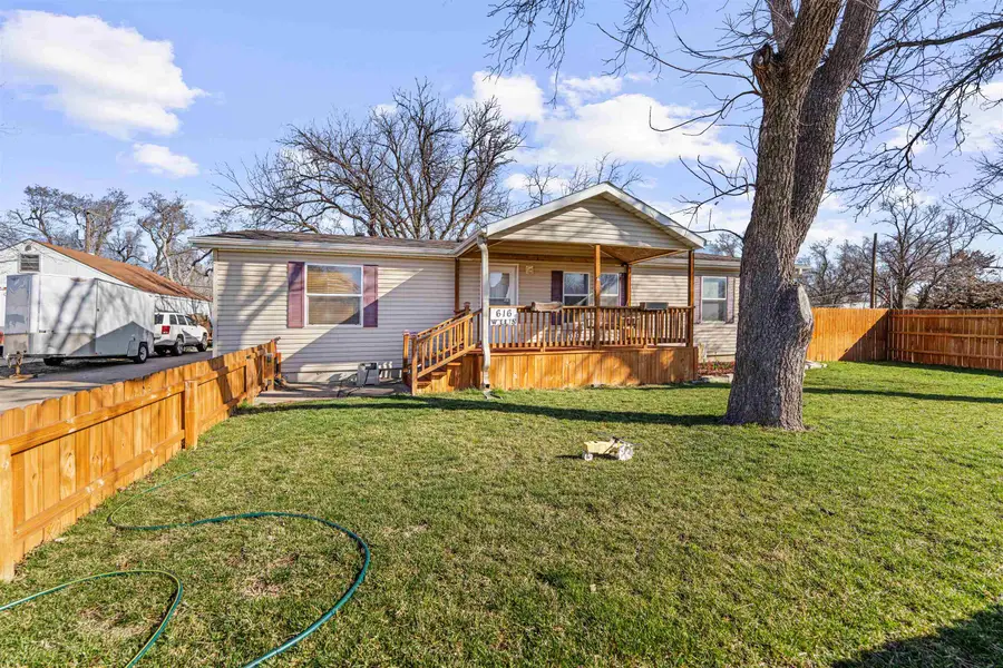 616 Willis Ave, Salina, KS 67401 - #2