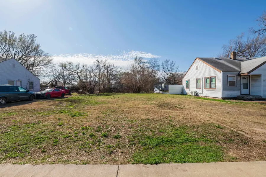 2109 E 9th St N, Wichita, KS 67214 - #2