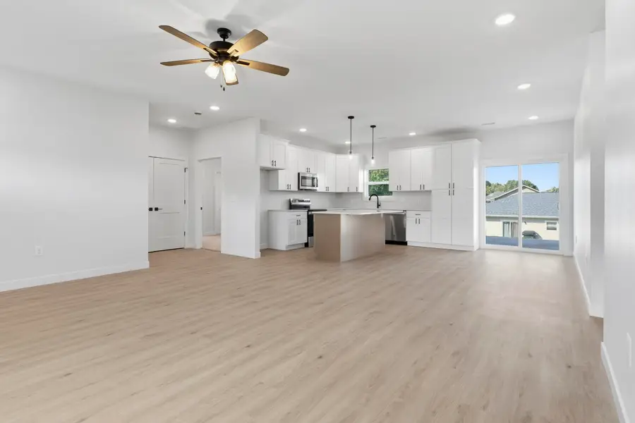 711 Battle Creek Ln, Minneapolis, KS 67467 - #2