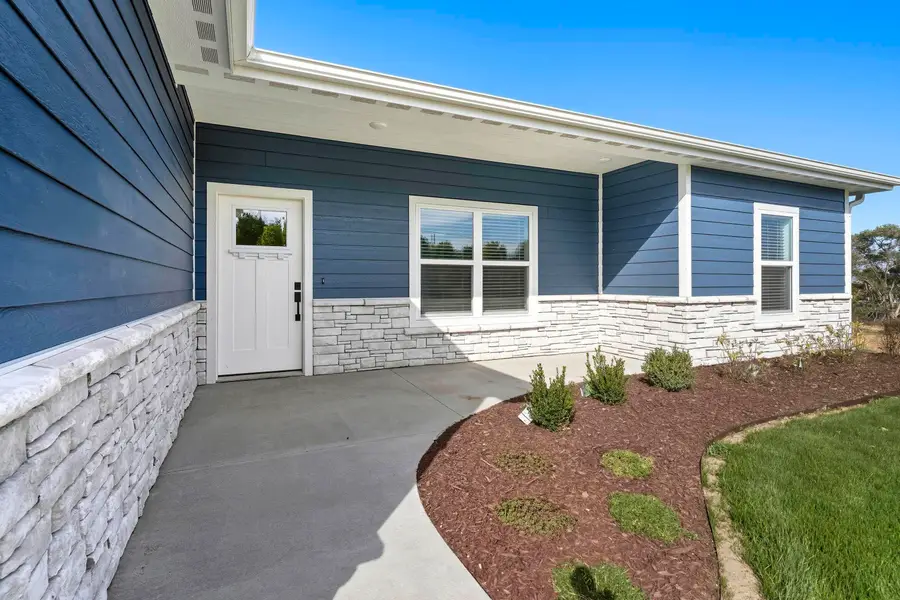 805 Battle Creek Ln, Minneapolis, KS 67467 - #3