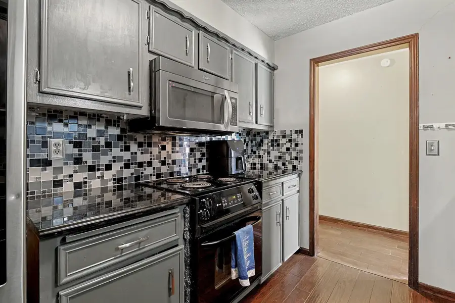 1401 E Carolyn St, Derby, KS 67037 - #3