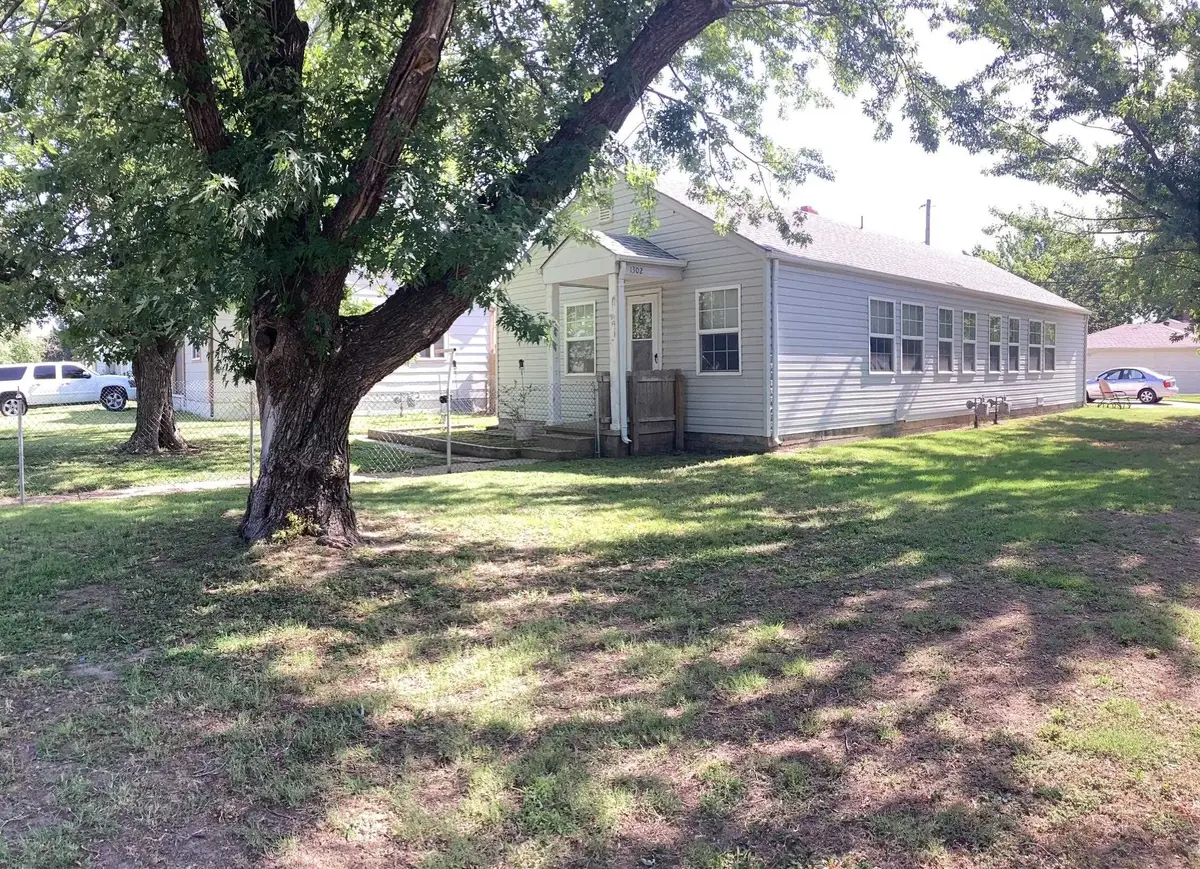 1302 E Clark St, Wichita, KS 67211 - #1