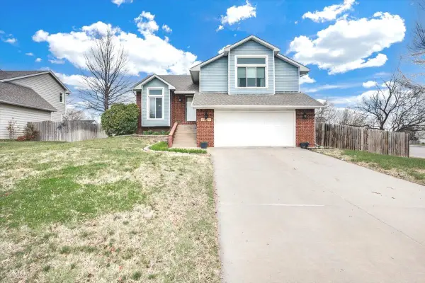 2567 N Button Bush Cir, Derby, KS 67037