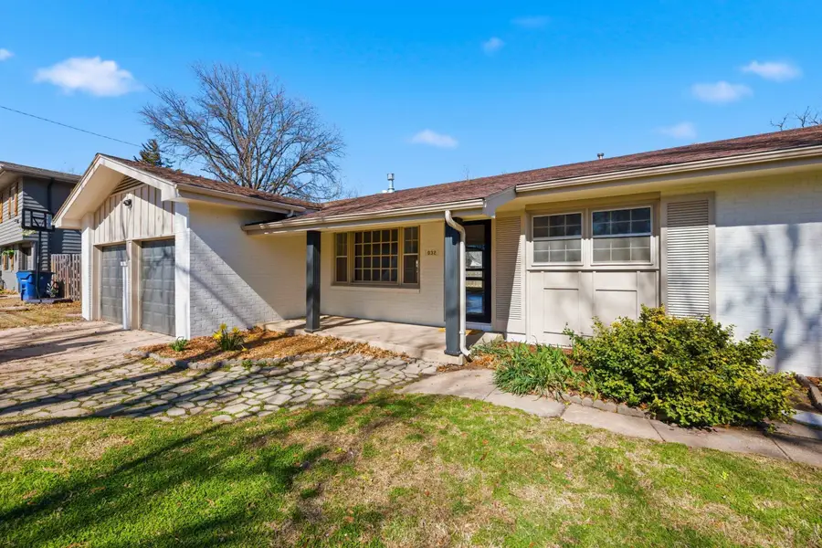 832 N Country Acres Ave, Wichita, KS 67212 - #2