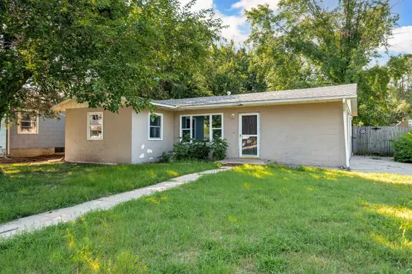 319 W Ruth St, Moundridge, KS 67107