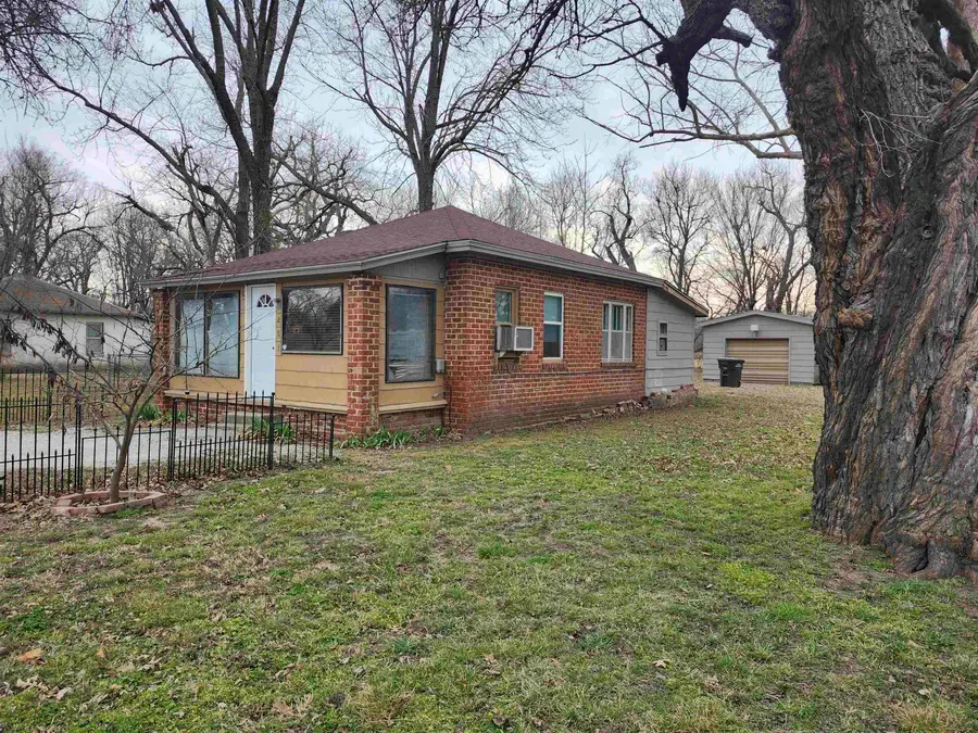 201 S 10th St., Arkansas City, KS 67005 - #2