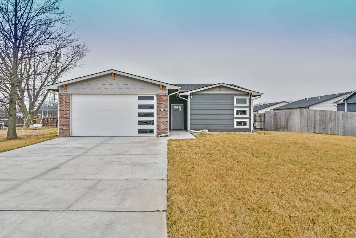 945 Arrow Head St, Clearwater, KS 67026 - #1