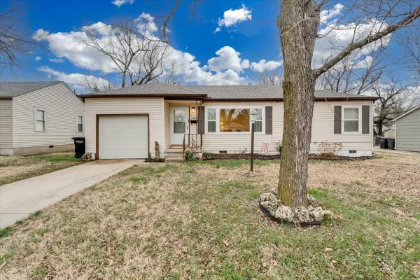 1720 N Robbins St, Augusta, KS 67010