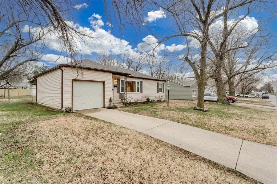 1720 N Robbins St, Augusta, KS 67010 - #2