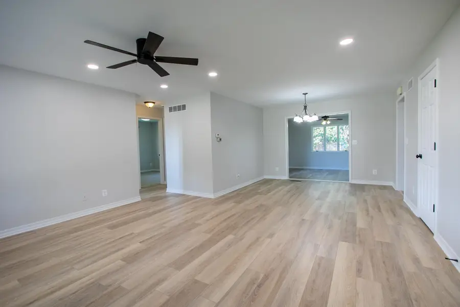 330 William St, Hesston, KS 67062 - #2