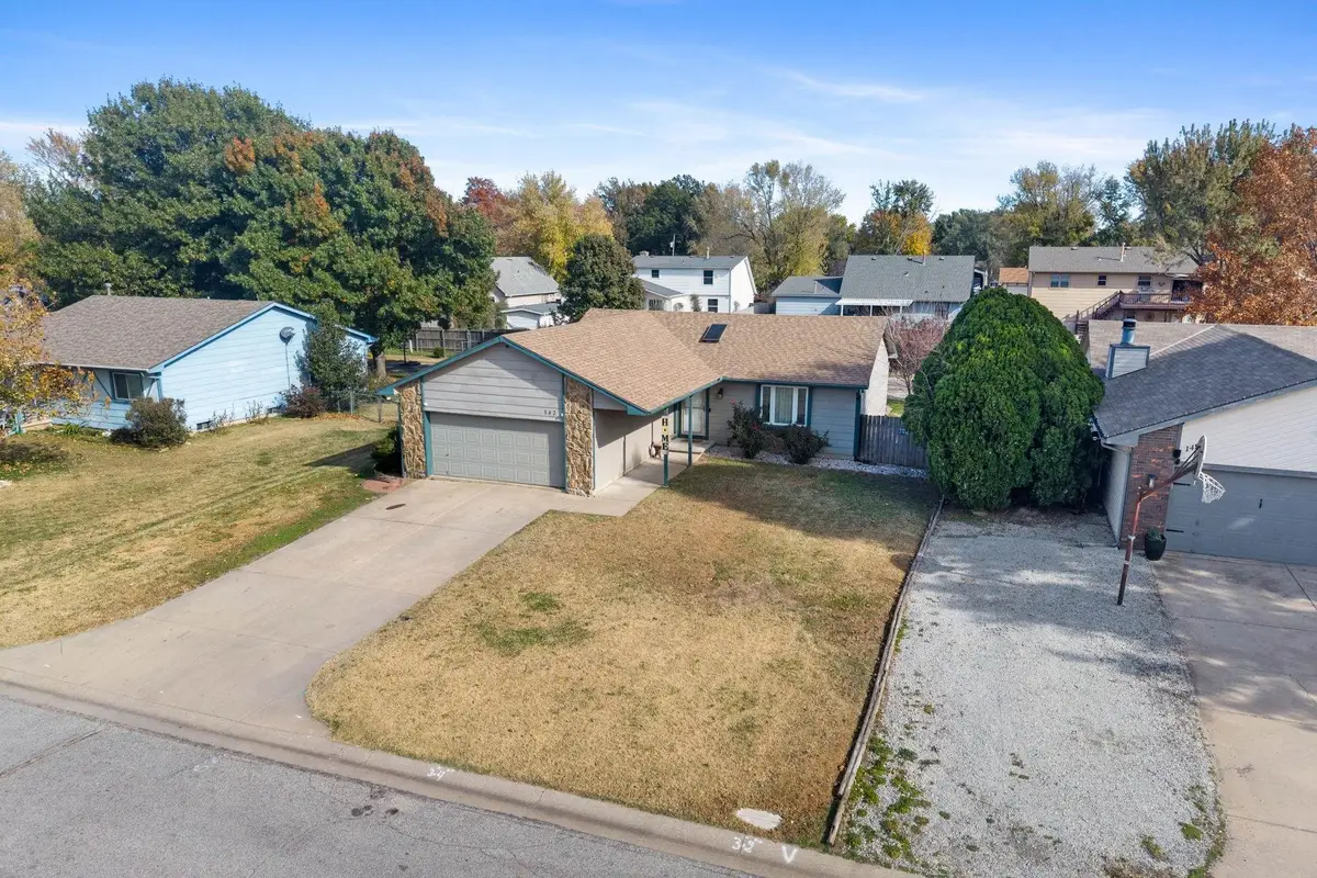 142 Champion St, Haysville, KS 67060 - #1