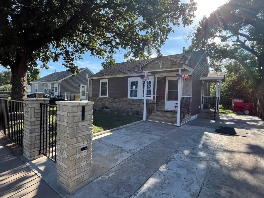 1207 N Hydraulic St, Wichita, KS 67214 - #2
