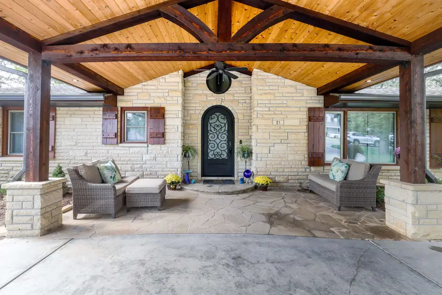 21 N Laurel Dr, Wichita, KS 67206 - #2