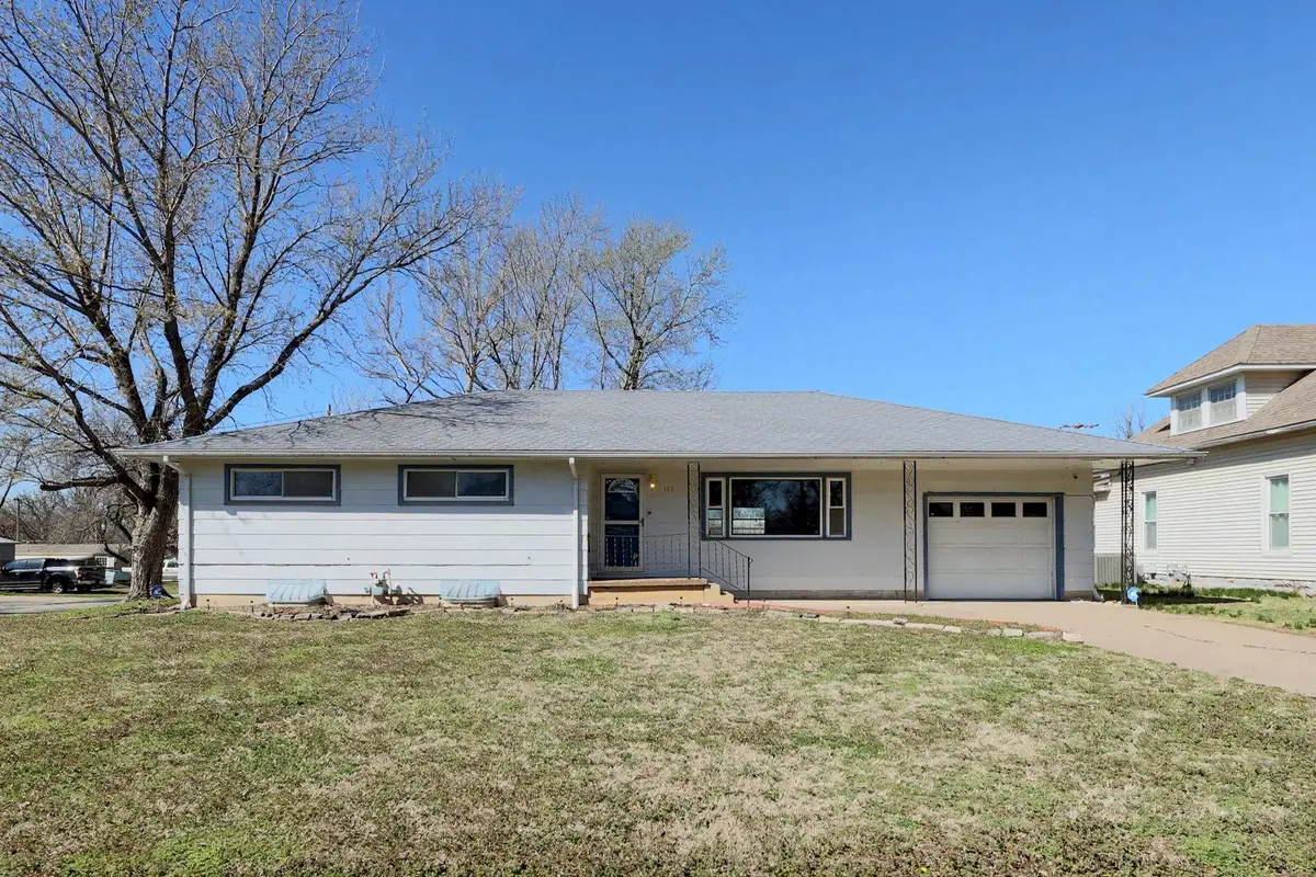 123 S 4th, Towanda, KS 67144 - #1