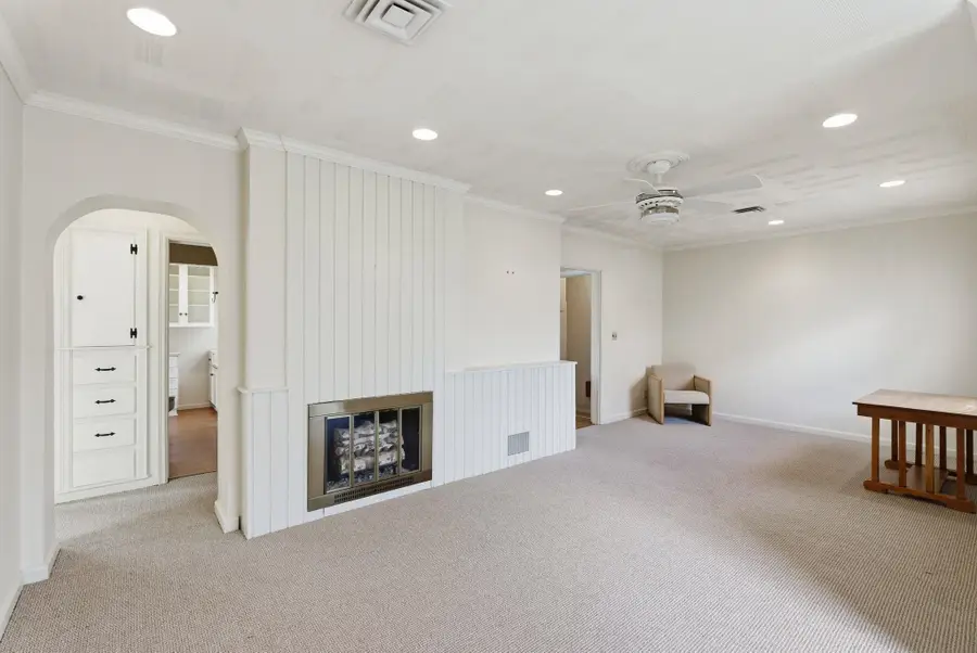 333 N Ridgewood Dr, Wichita, KS 67208 - #3