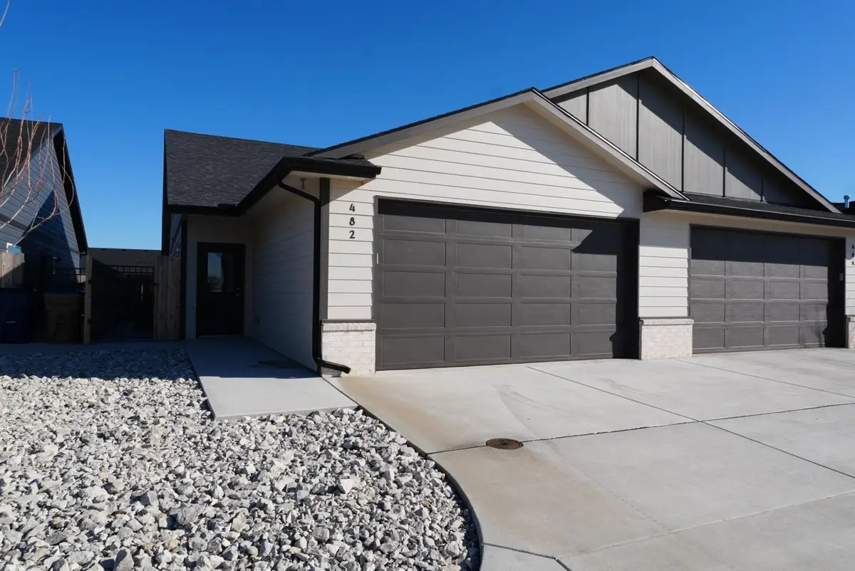 482 E Hayes St, Valley Center, KS 67147 - #1
