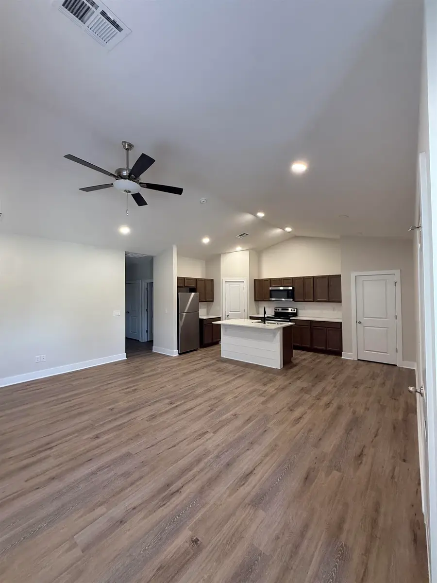 482 E Hayes St, Valley Center, KS 67147 - #2