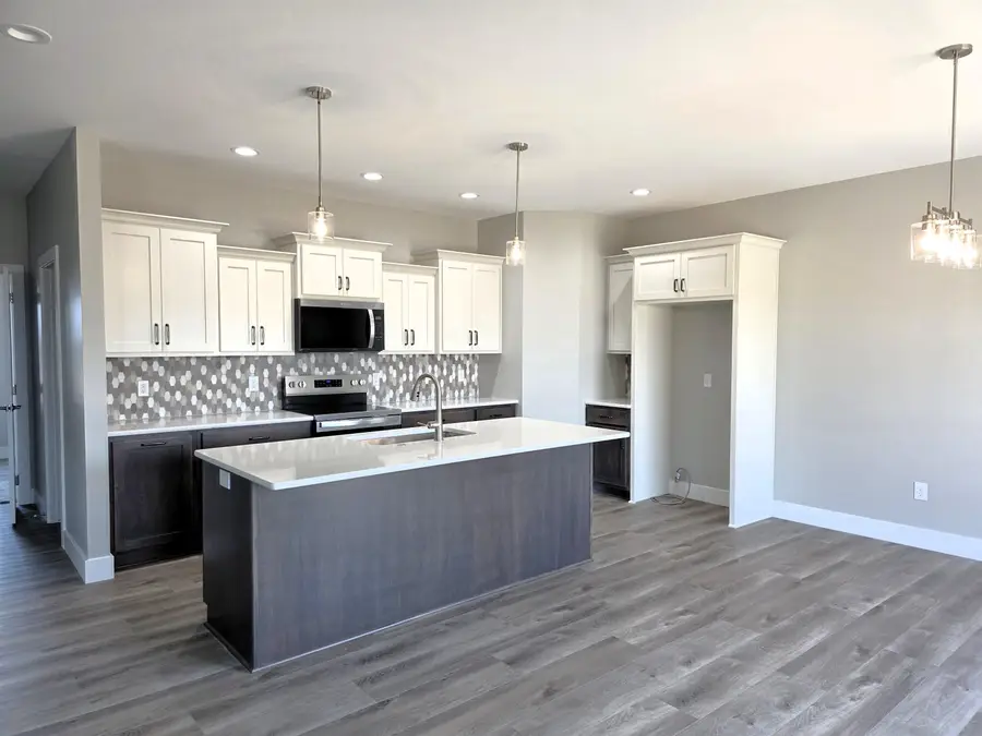 2012 Wheatland Cir, Salina, KS 67401 - #3