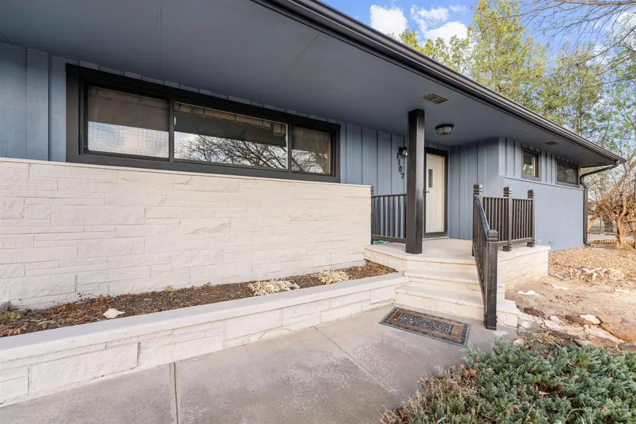 1107 E Wayne Ave, Salina, KS 67401 - #2