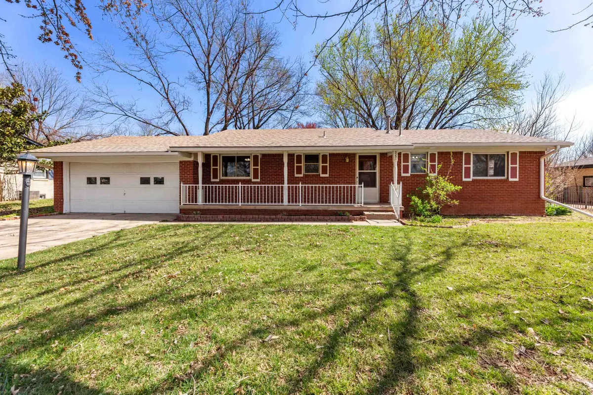 320 S 1st Ave, Clearwater, KS 67026 - #1