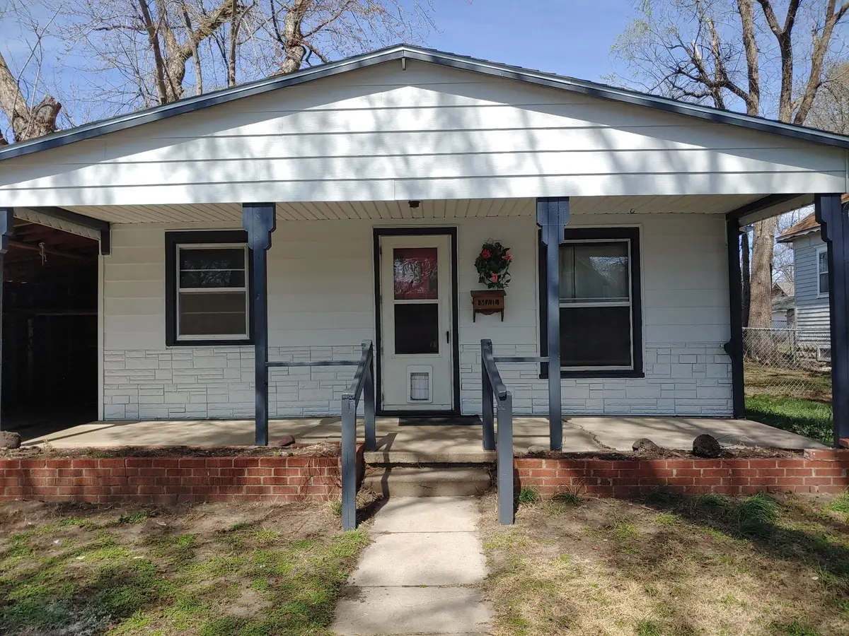 410 W 5th, Newton, KS 67116 - #1