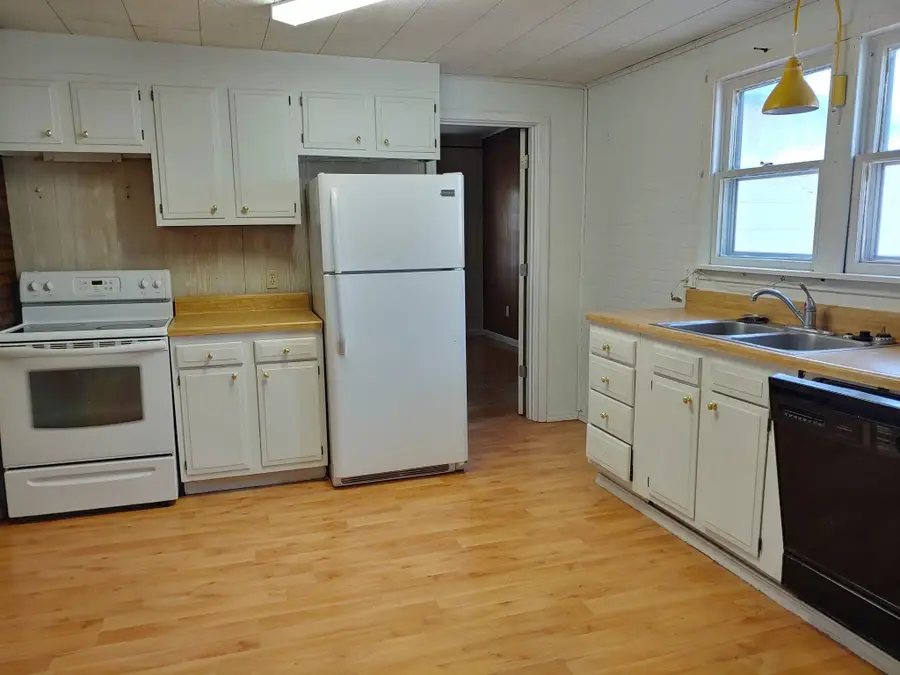 410 W 5th, Newton, KS 67116 - #3