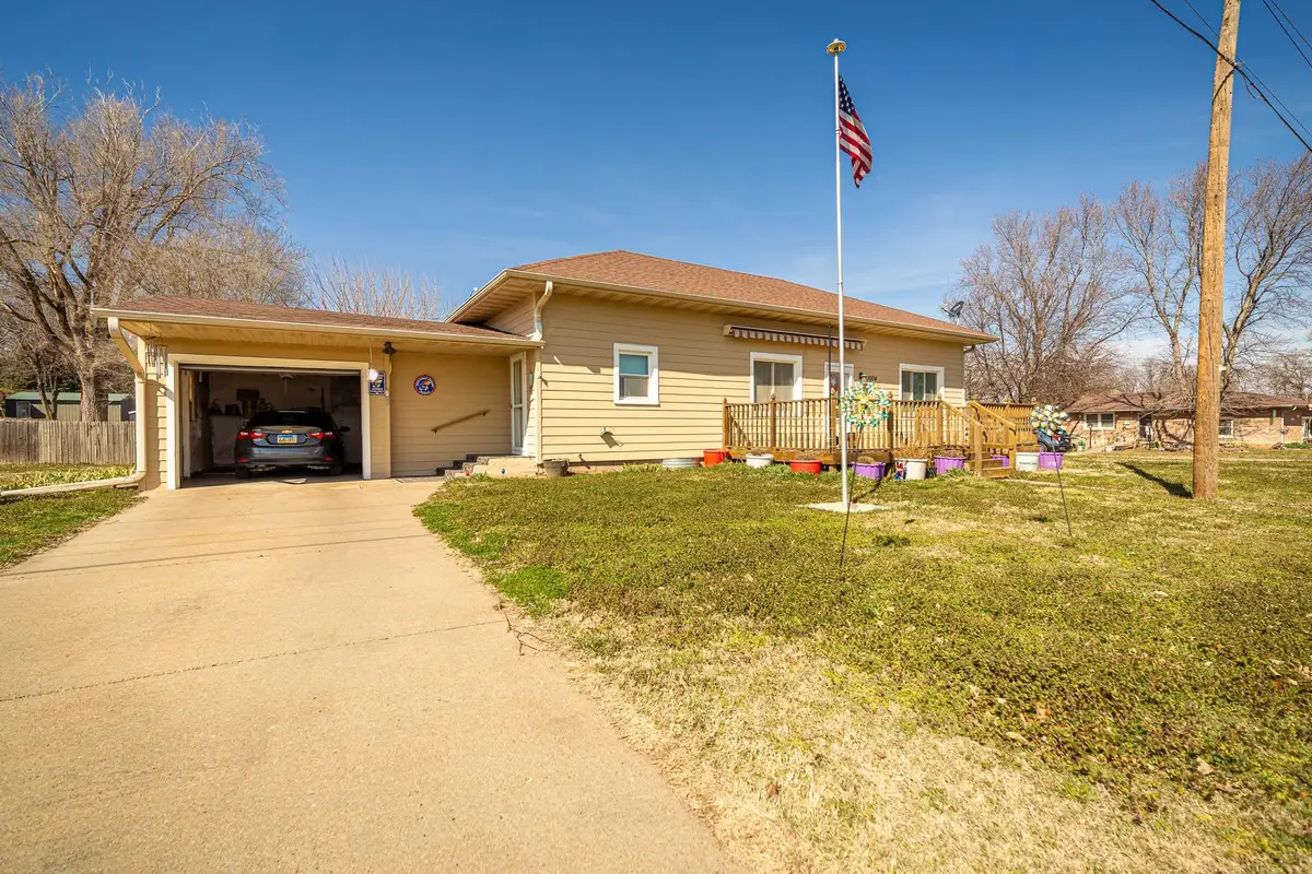 1004 Church St, Concordia, KS 66901 - #1