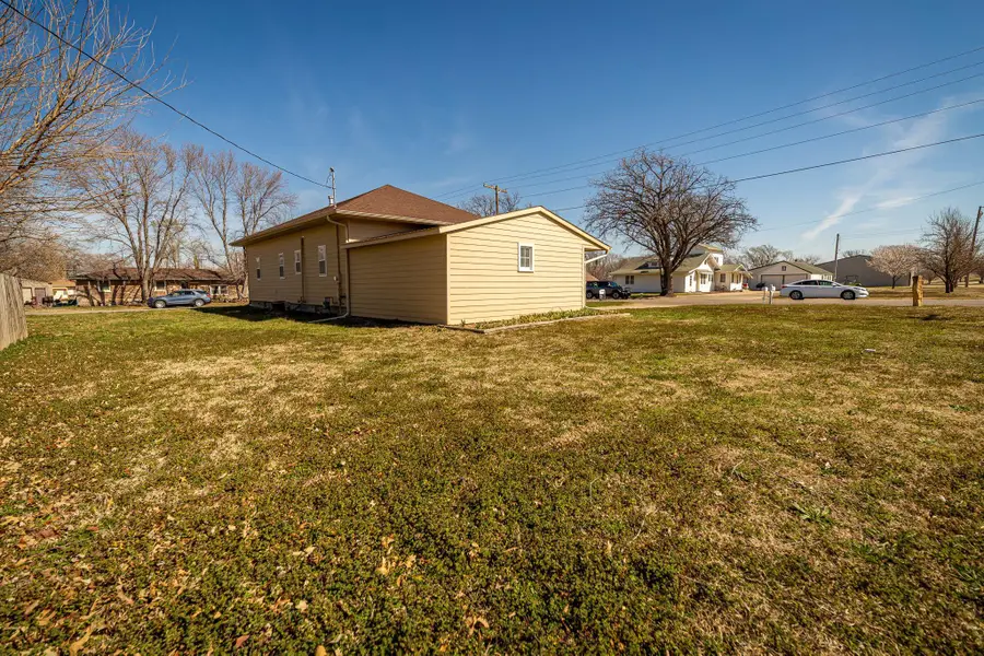 1004 Church St, Concordia, KS 66901 - #3