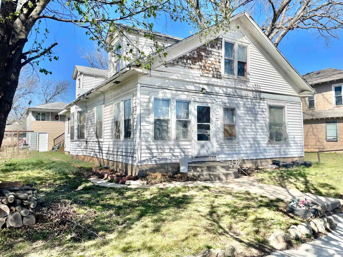 909 S 1st, Arkansas City, KS 67005 - #1