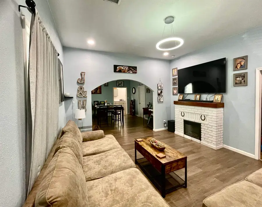 1327 N 2nd, Arkansas City, KS 67005 - #2