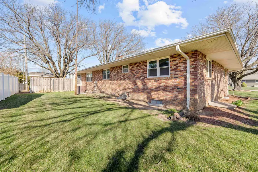 202 S Cherry St, Lindsborg, KS 67456 - #3
