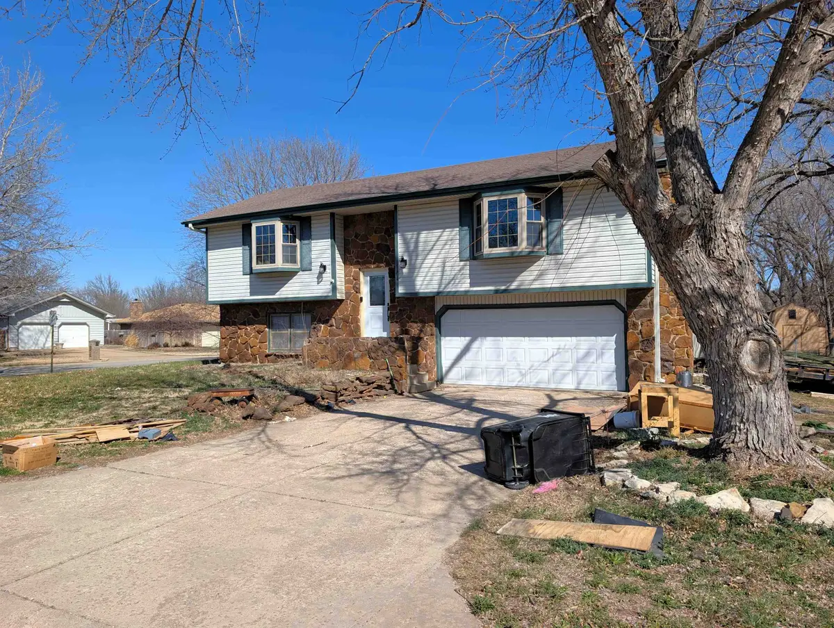 503 Winn Rd, Salina, KS 67401 - #1