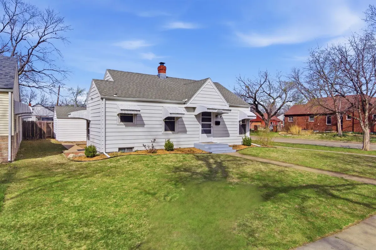 2802 W Douglas Ave, Wichita, KS 67203 - #1