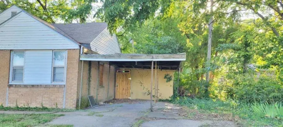 1633 N Pershing St, Wichita, KS 67208 - #2