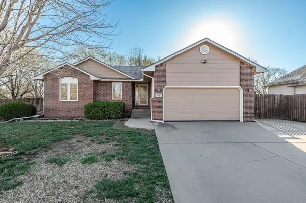 114 Sunset Ln, Towanda, KS 67144