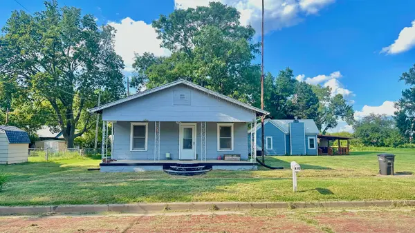 410 E Taylor Ave, Arkansas City, KS 67005
