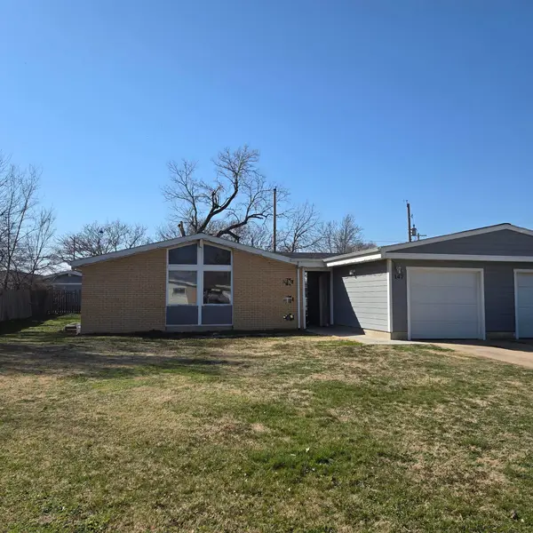 147-149 Hoover Ct, Salina, KS 67401