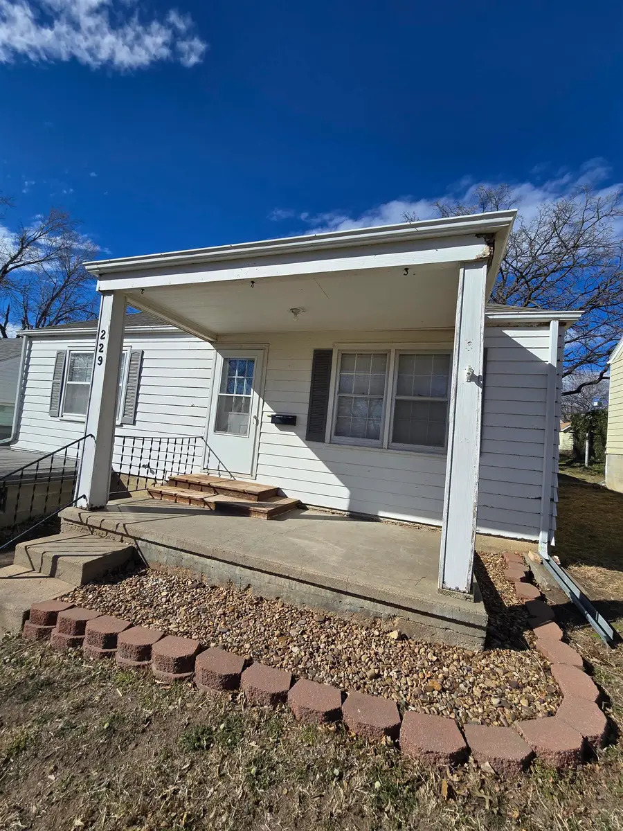 229 E 12th St, Concordia, KS 66901 - #2