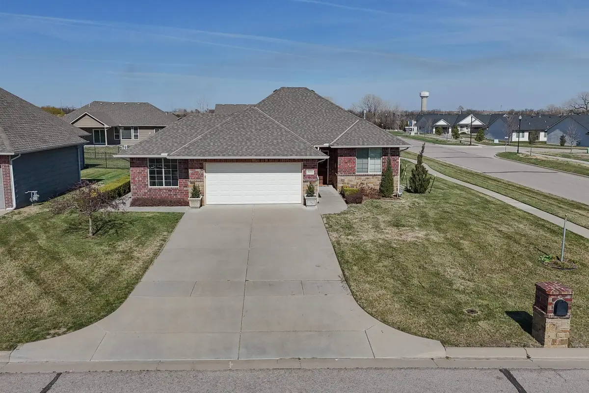 5122 N Brookstone St, Bel Aire, KS 67226 - #1