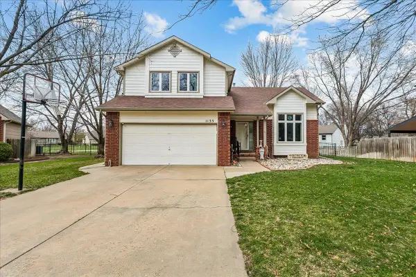 1135 N Manchester Ct, Wichita, KS 67212