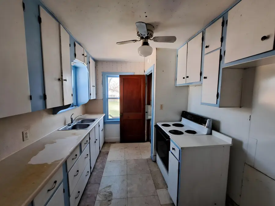 323 S Lucy St, McPherson, KS 67460 - #2